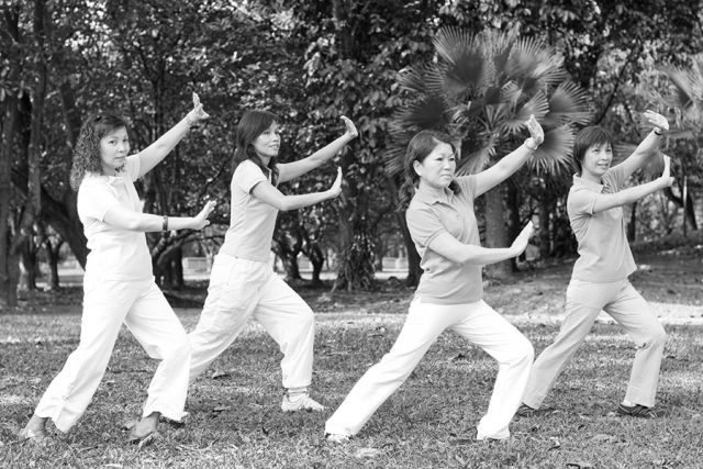 Tai chi for Parkinson's is demonstrated by women in park
