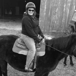 Natasha McCarthy rides a horse with Young Onset Parkinson's Disease
