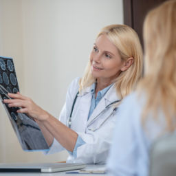 Female n doctor deciphering MRT scan