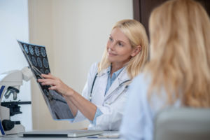 Female n doctor deciphering MRT scan
